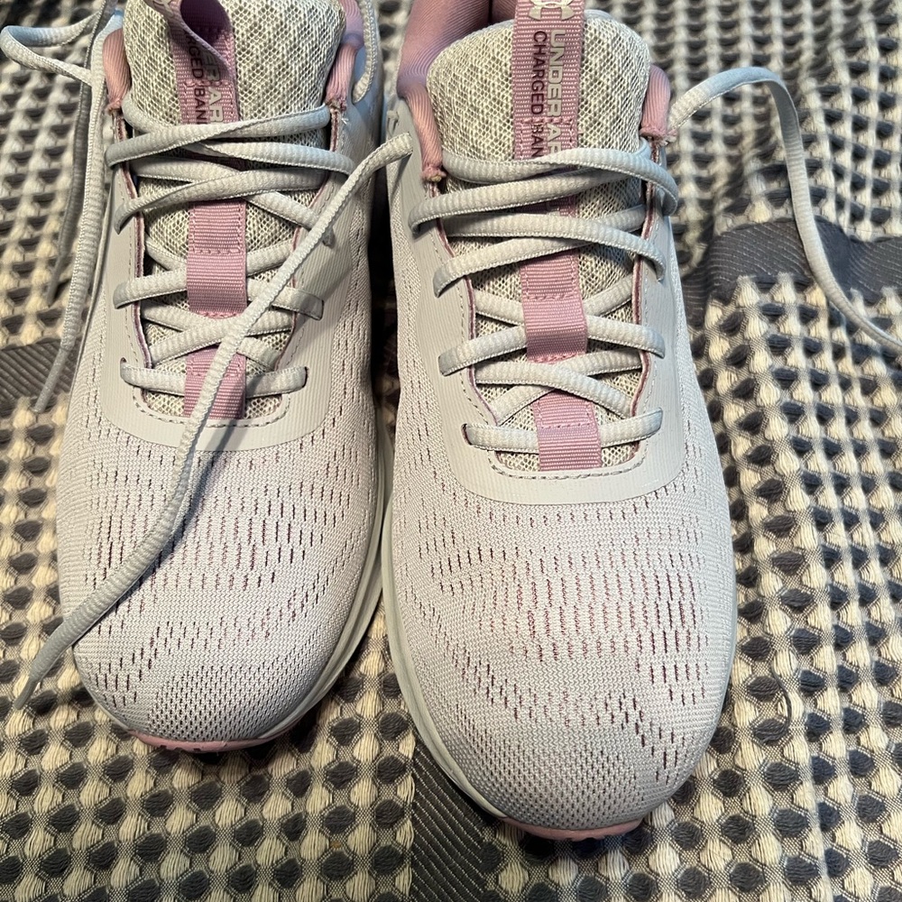Under Armour women’s size 7.5 grey and lavender. - Picture 2 of 7